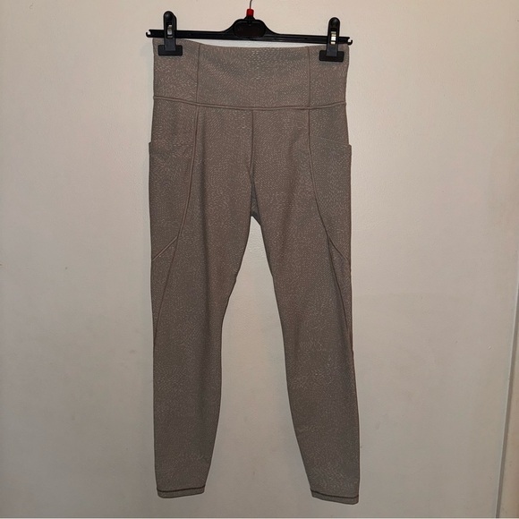 Athleta Salutation Stash Pocket Tight Size Small - Picture 1 of 12